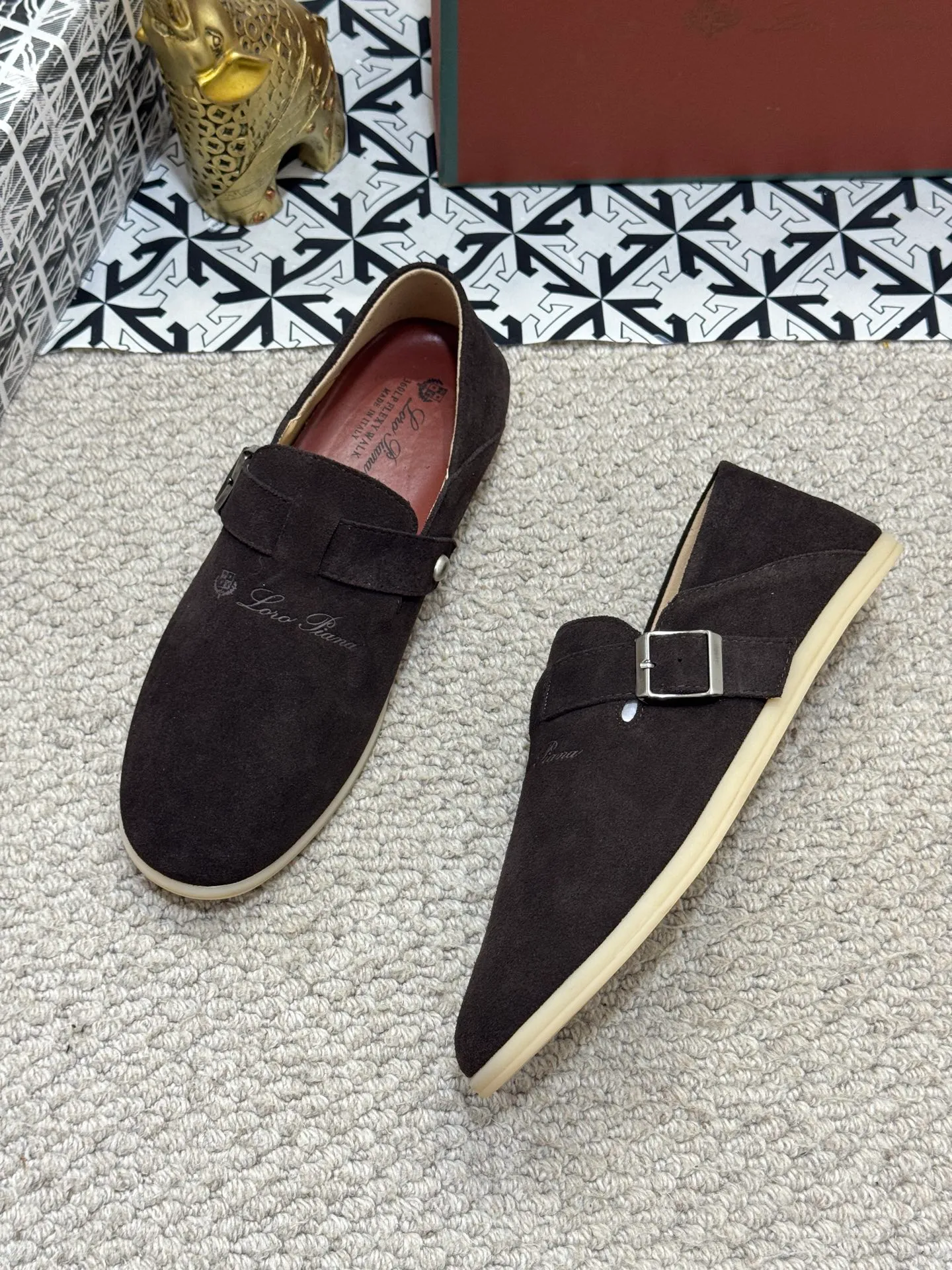 Men's men's shoes 💰420 [New style] 🍓🍓Loro Piana - LP's new moccasin shoes are made of water-repellent treated suede uppers with rubber soles, a classic. The complex craftsmanship and meticulous structure make the shoes light and soft, allowing you to walk comfortably and freely. Perfect for wearing at the beach or out in the water during the summer. Size: 38-44 (45 customized